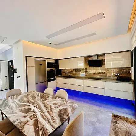 Luxury Swan 5 With Private Pool