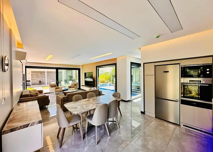 Luxury Swan 5 With Private Pool